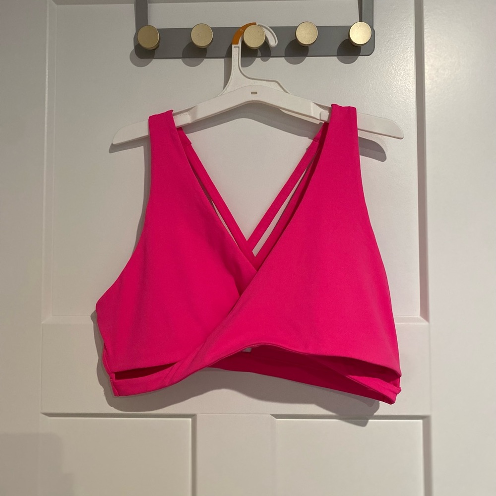 Fabletics criss cross sports bra